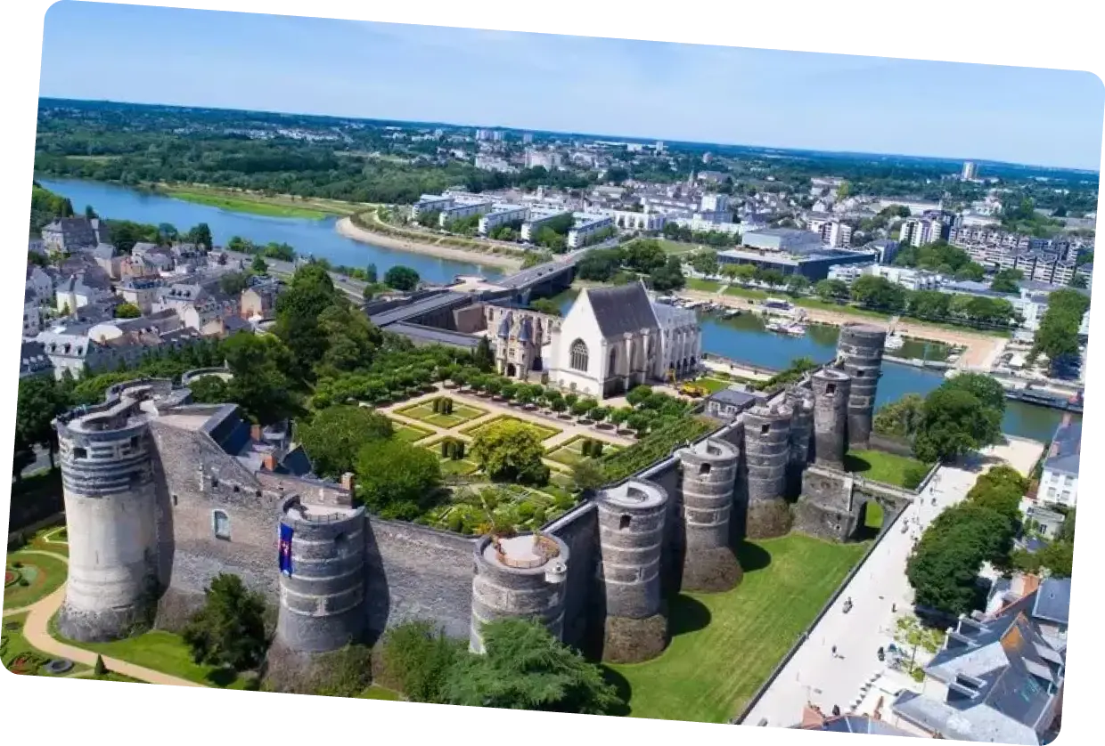 Angers - Capitale de l'Anjou et son chateau - Camping de l'étang