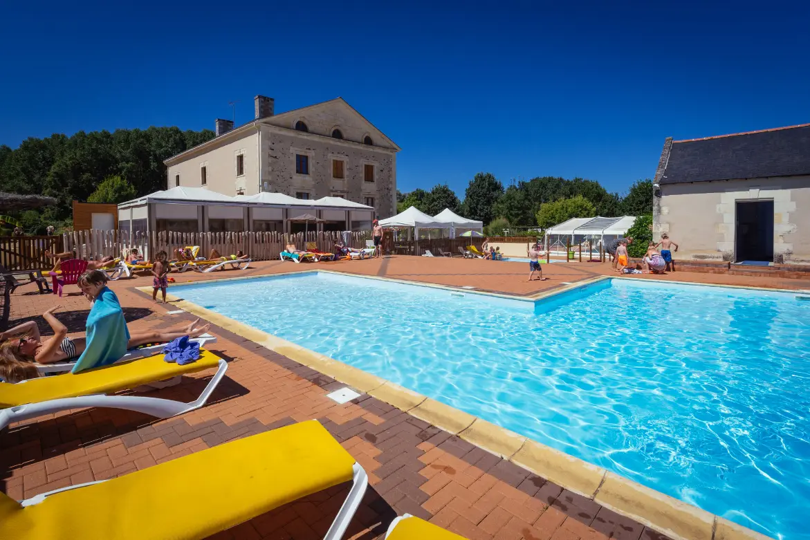 Espace Piscine du Camping de l'étang Brissac